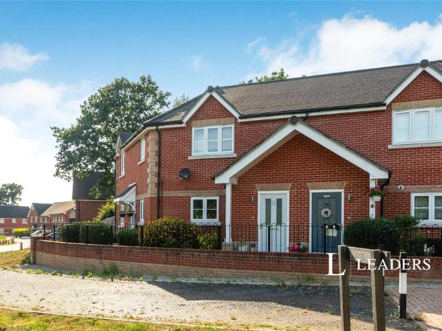 Flat for sale in Heol-las, Surrey