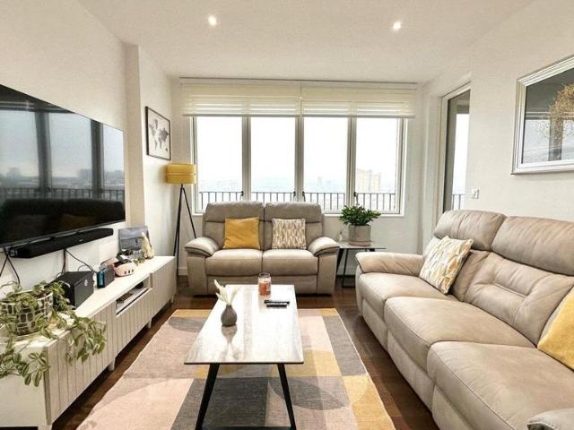Flat for sale in Reach, Greater London