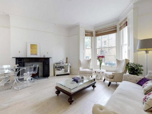 Flat for sale in Maida Vale, Greater London