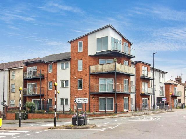 Flat for sale in Aylesbury, Isle Of Man