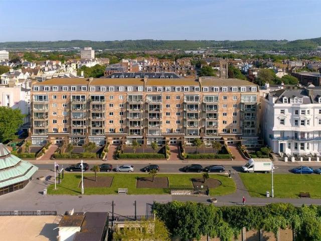 Flat for sale in Folkestone