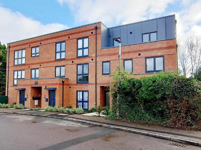 Flat for sale in Woodhall Farm, Pouchen End