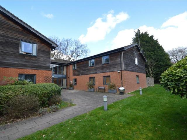 Flat for sale in Fole, Surrey