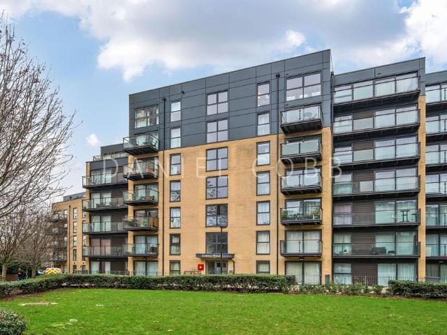 Flat for sale in Kennington, Greater London