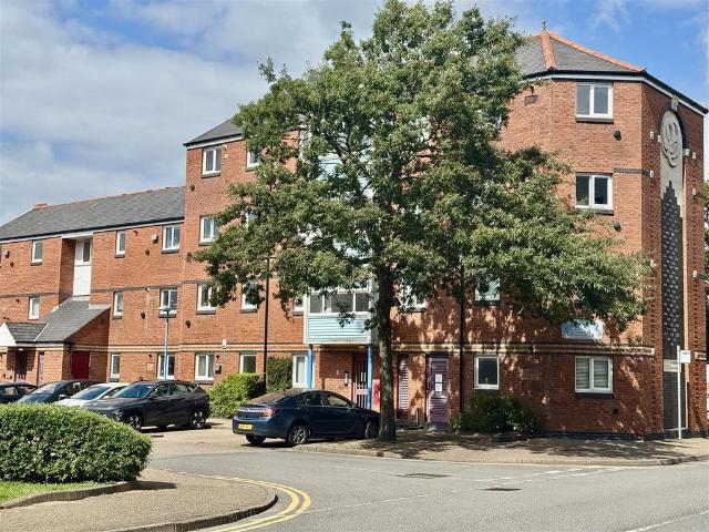 Flat for sale in SA1 Swansea Waterfront, Nangreaves