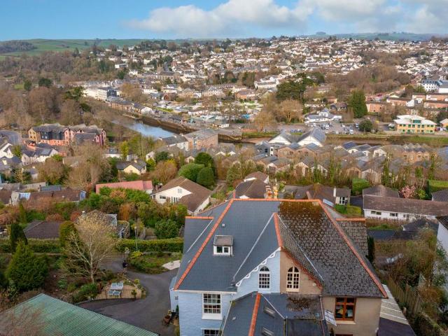 Flat for sale in Strode, Devon