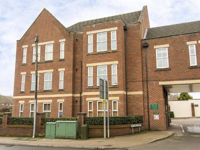 Flat for sale in Stanford On Avon, Leicestershire