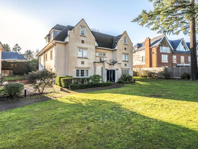 Flat for sale in Gerrards Cross, Denham