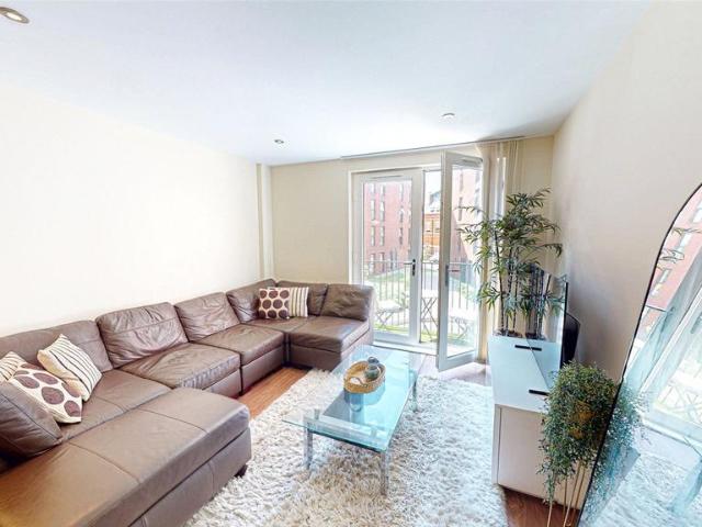 Flat for sale in City Centre, Salford