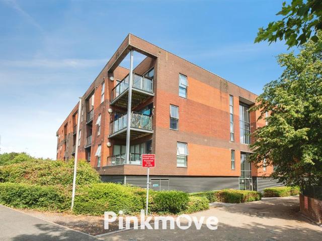 Flat for sale in Pillgwenlly, Wales