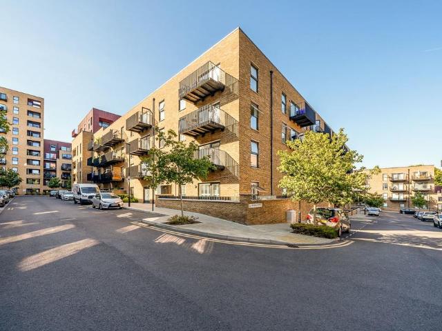 Flat for sale in Callis Yard, Greater London