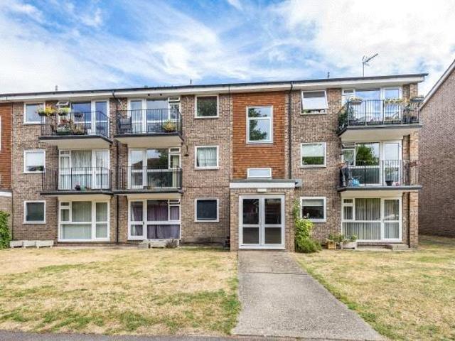 Flat for sale in Southcote, Reading