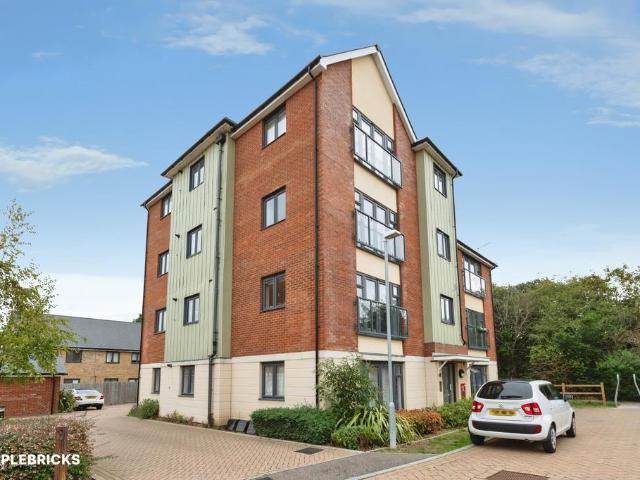 Flat for sale in Springhead, Gravesham