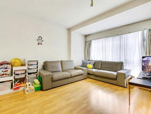 Flat for sale in Belsize Park, Greater London
