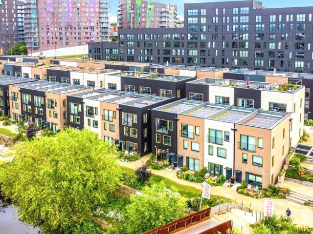 Flat for sale in Richmond Hill, West Yorkshire