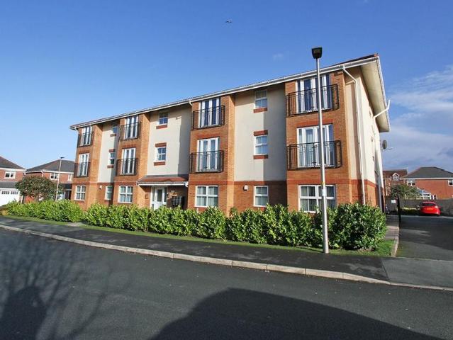 Flat for sale in Wigan, Town Green