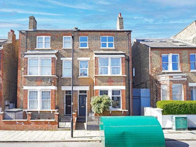 Flat for sale in West Norwood, Greater London