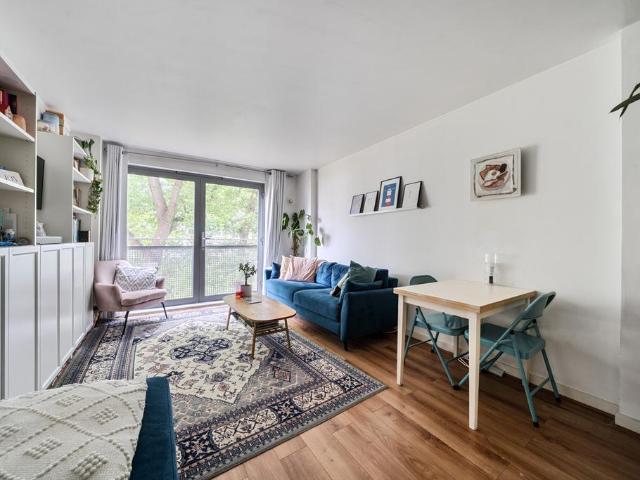 Flat for sale in London Borough of Lewisham, Deptford