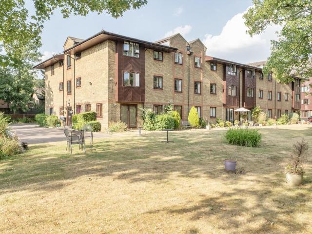 Flat for sale in Red Hill, Surrey