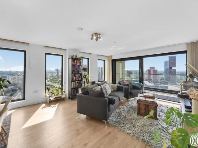Flat for sale in Stratford Marsh, Greater London