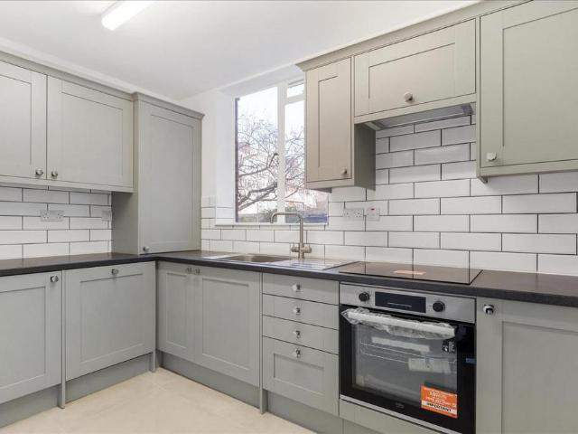 Flat for sale in Putney, Greater London