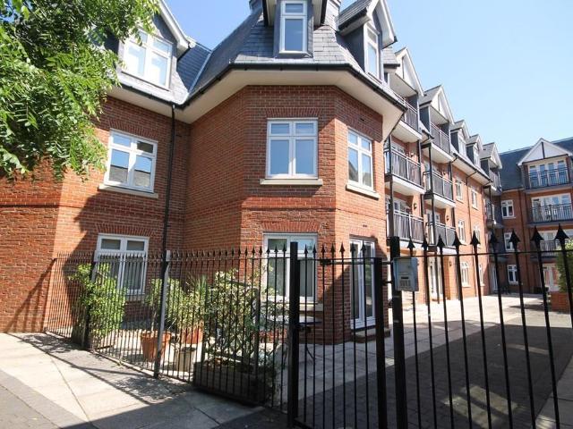 Flat for sale in Leatherhead, Mole Valley