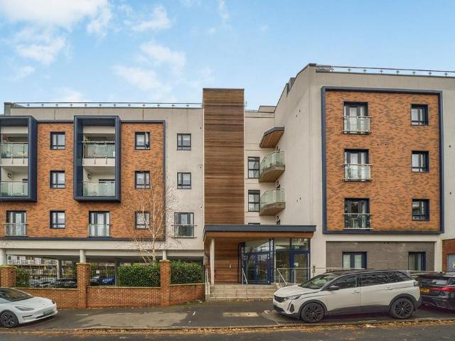 Flat for sale in London Borough of Hounslow, Spring Grove