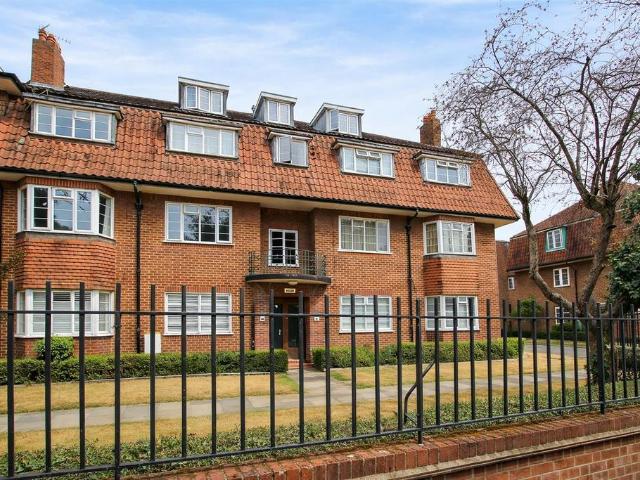 Flat for sale in The Wrythe, Greater London