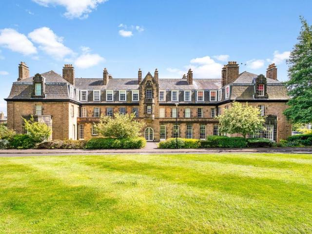 Flat for sale in Craigmillar Park, Newington