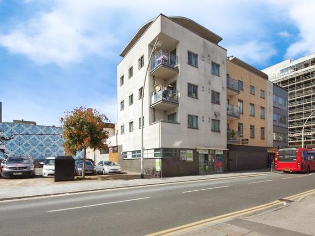 Flat for sale in Greater London