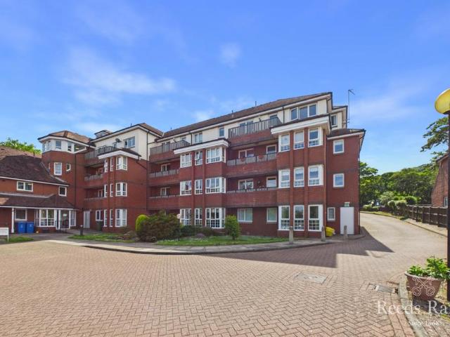 Flat for sale in South Cliff, Kepwick