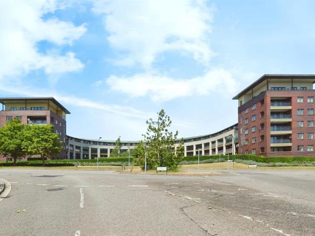 Flat for sale in Milton Keynes