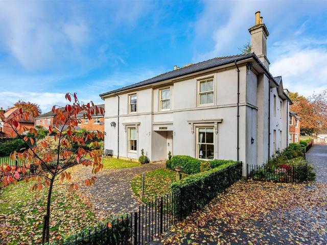 Flat for sale in Coseley, West Midlands