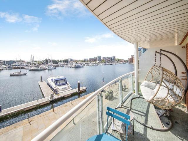 Flat for sale in Key Street, Suffolk
