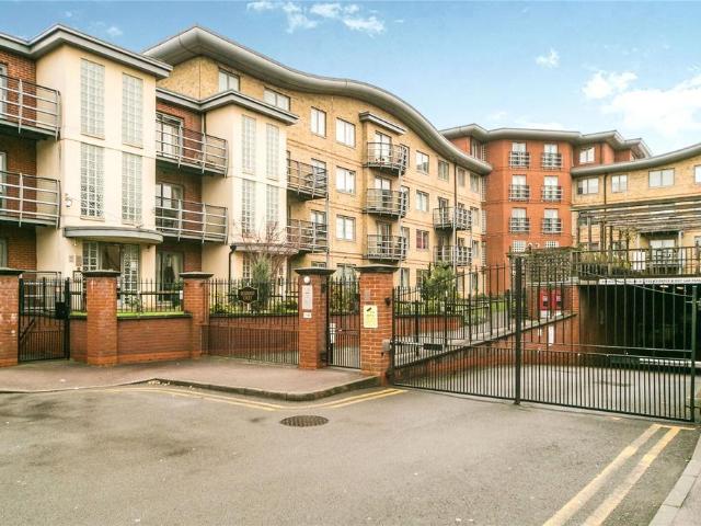 Flat for sale in Reading