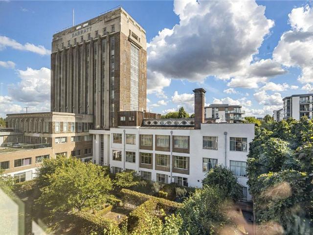 Flat for sale in London Borough of Hounslow, Greater London