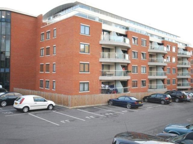 Flat for sale in Streatham, Greater London
