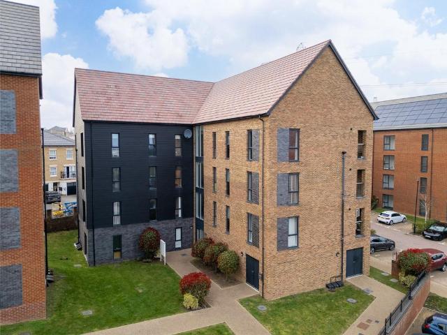 Flat for sale in Monks Orchard, Kent