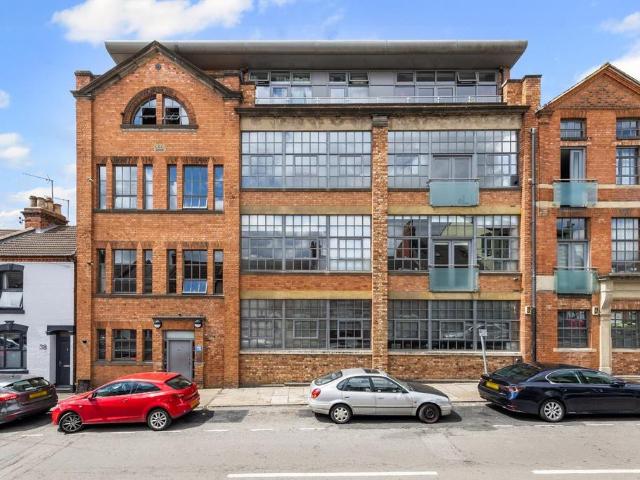 Flat for sale in Phippsville, Northampton