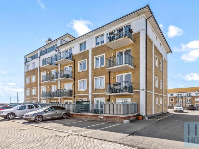 Flat for sale in Roedean