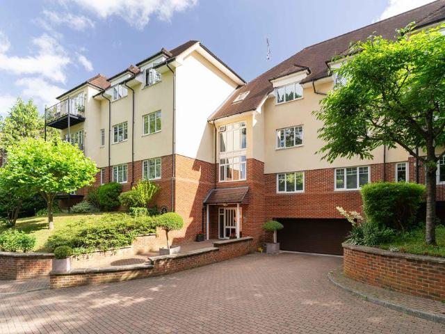 Flat for sale in London Borough of Croydon, Purley