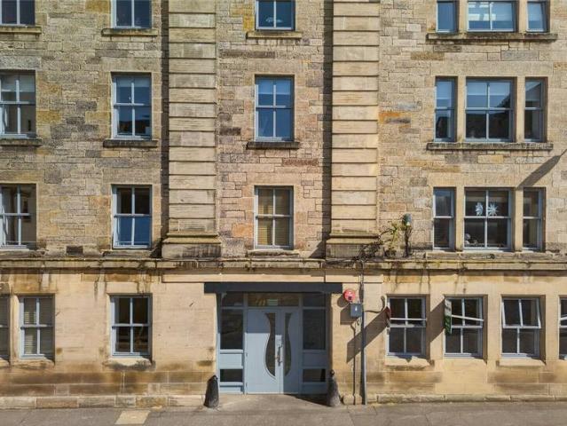 Flat for sale in North Leith, Scotland