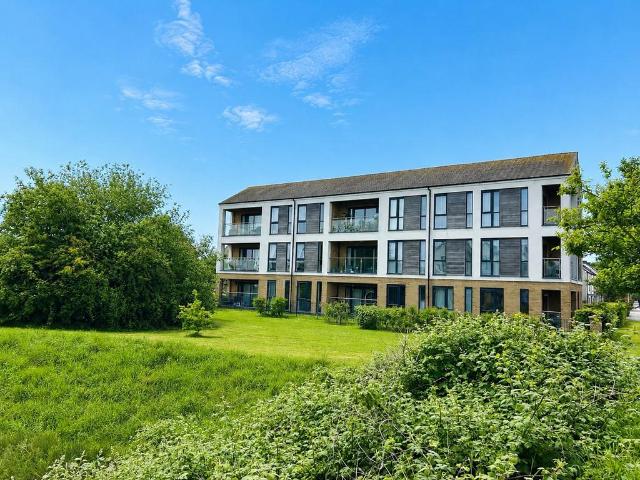 Flat for sale in Locking Parklands, Locking