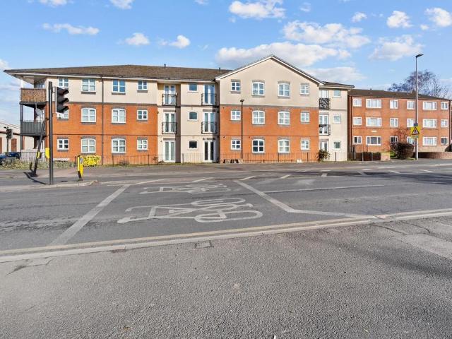 Flat for sale in Black Lake, Hill Top