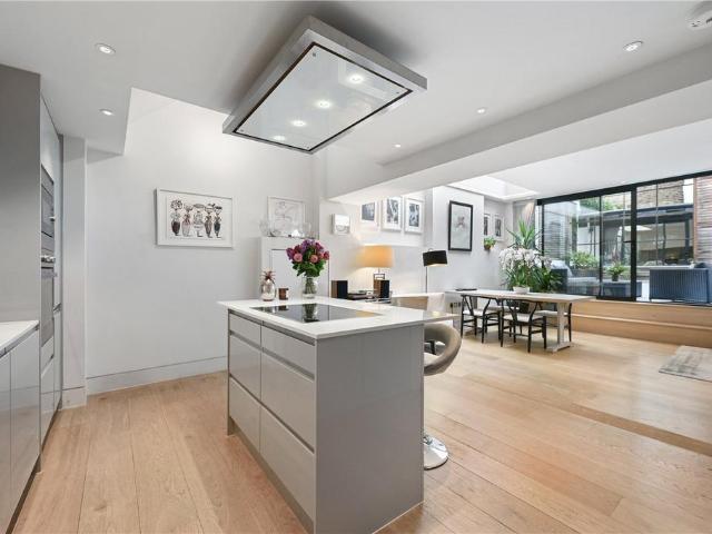 Flat for sale in Notting Hill, Greater London