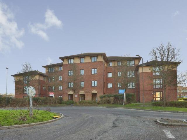 Flat for sale in Milton Keynes