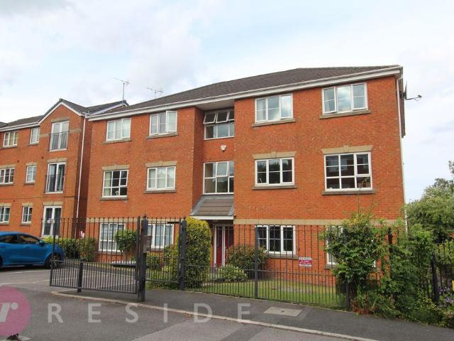 Flat for sale in Syke, Burnedge