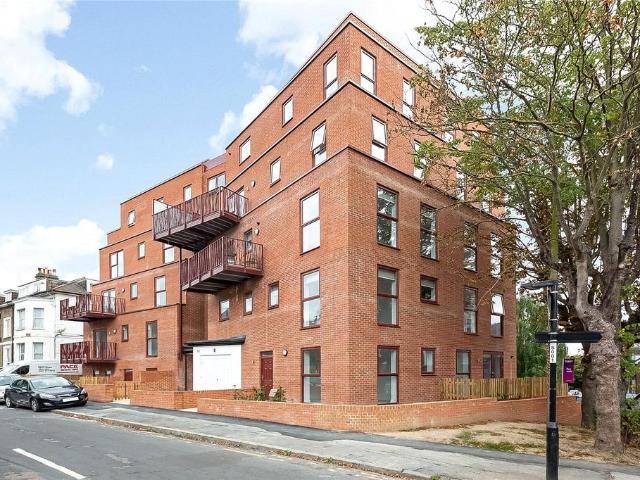 Flat for sale in London Borough of Croydon, Greater London
