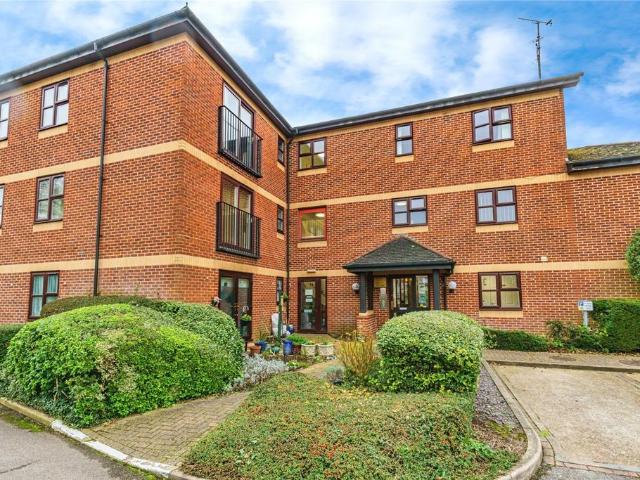 Flat for sale in Red Hill, Surrey