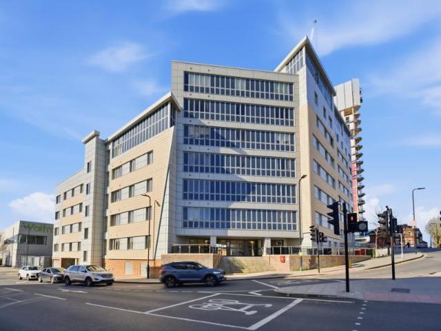 Flat for sale in London Borough of Ealing, Hanwell